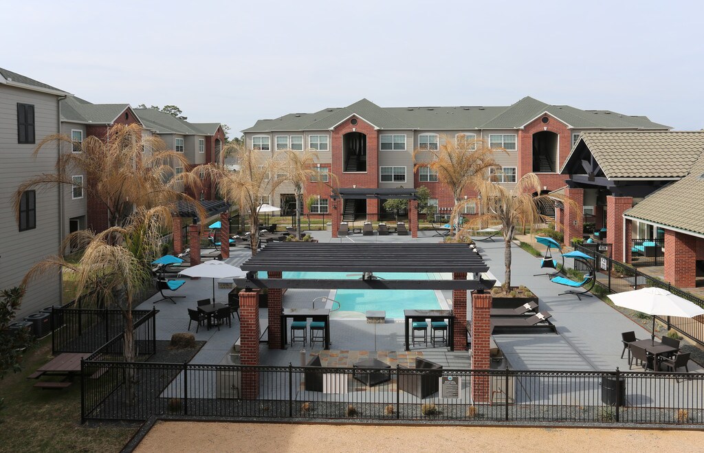 Augusta Meadows Apartments in Tomball, TX