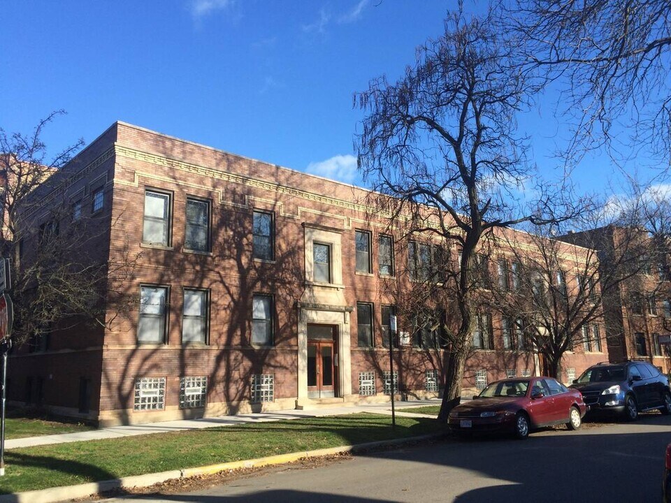 1314 W Waveland Ave in Chicago, IL - Foto de edificio