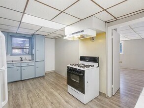 27 St Paul St, Unit 1 in Blackstone, MA - Foto de edificio - Building Photo
