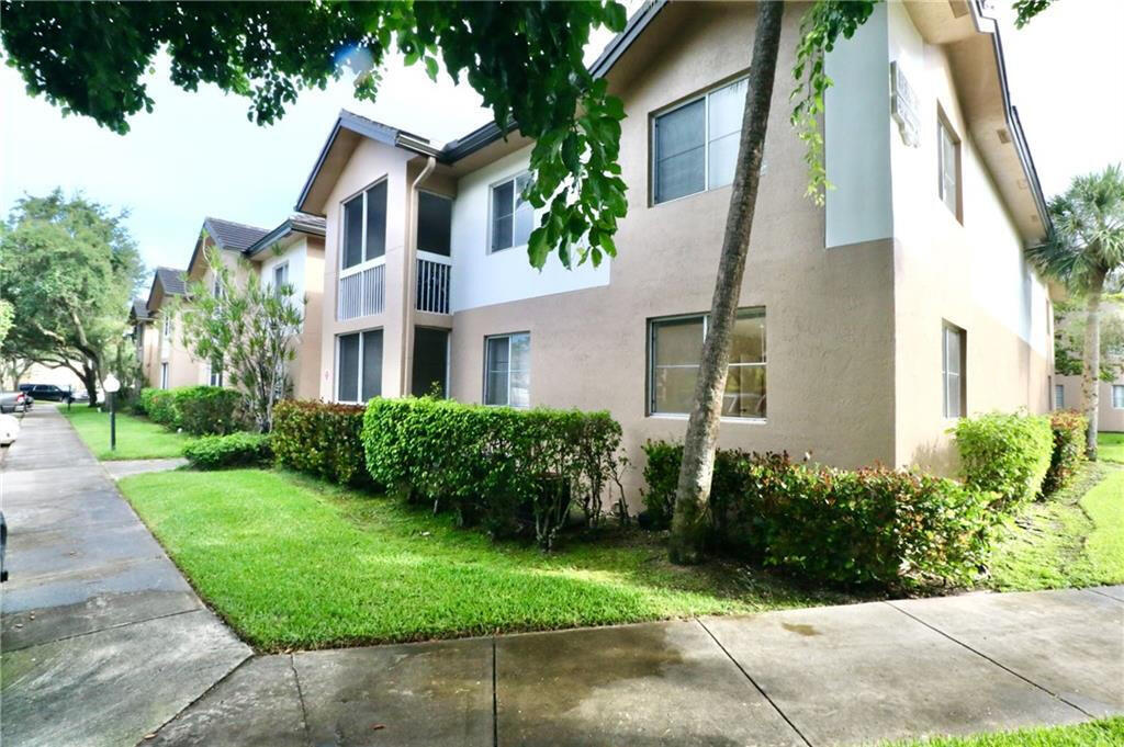 9811 Westview Dr in Coral Springs, FL - Building Photo