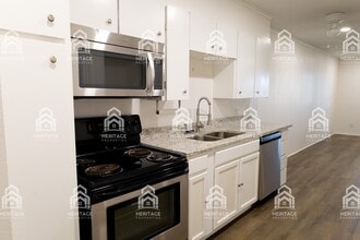 91 Runaway Bay Dr in Runaway Bay, TX - Building Photo - Building Photo