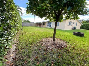 8855 SW 41st Terrace in Miami, FL - Building Photo - Building Photo