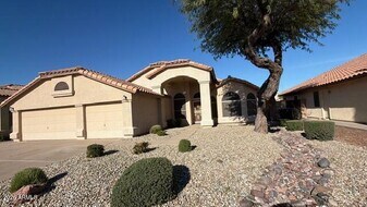 528 W Monte Ave in Mesa, AZ - Building Photo