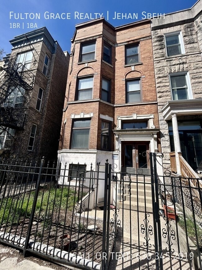property at 910 W Addison St
