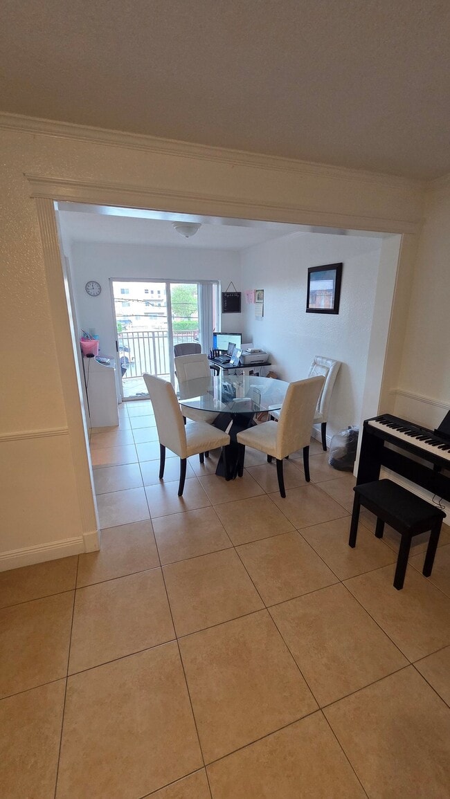 21 E 3rd St, Unit 206 in Hialeah, FL - Building Photo - Building Photo