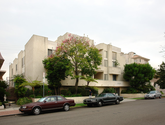 1733 Glendon Ave in Los Angeles, CA - Building Photo - Building Photo