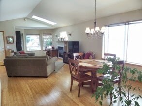 1911 Ponderosa Ct in Bellingham, WA - Building Photo - Building Photo