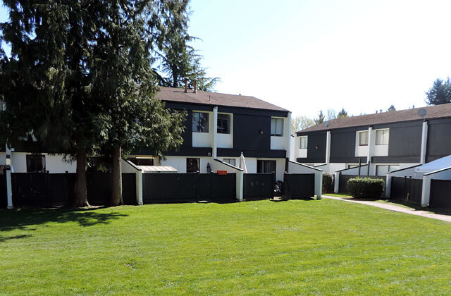 Riverside Gardens in Langley, BC - Building Photo