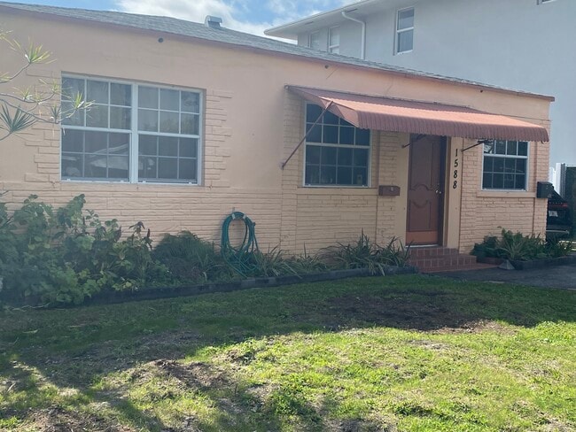 1588 NE 110th St, Unit 1 in Miami, FL - Building Photo - Building Photo