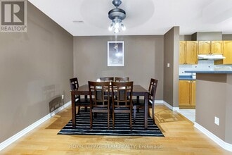 3265 St Joseph Blvd in Ottawa, ON - Building Photo - Building Photo