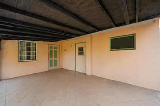 561 NE 38th St in Pompano Beach, FL - Building Photo - Building Photo