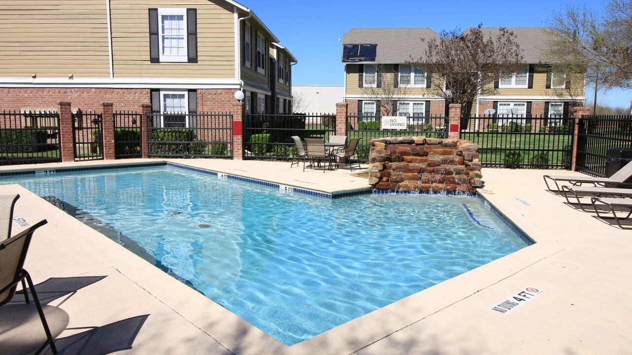 Arbors Of Taylor in Taylor, TX - Building Photo