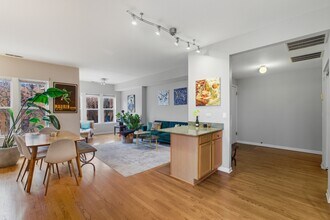 1448 W Arthur Ave, Unit 3 in Chicago, IL - Building Photo - Building Photo