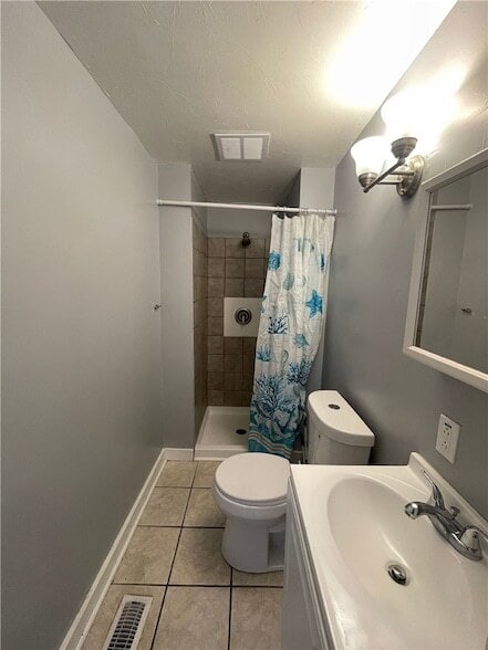 139 N Water Ave, Unit 2 in Sharon, PA - Foto de edificio - Building Photo