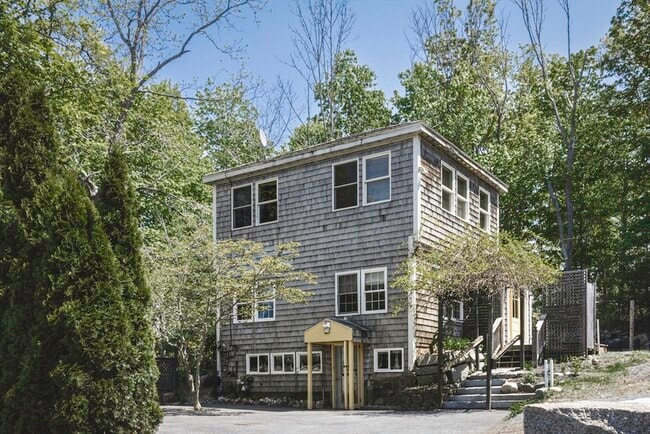 property at 127R Leonard St