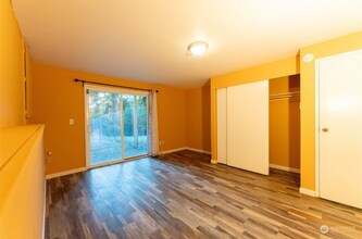 7826 Emerald Dr SW-Unit -B in Tacoma, WA - Building Photo - Building Photo