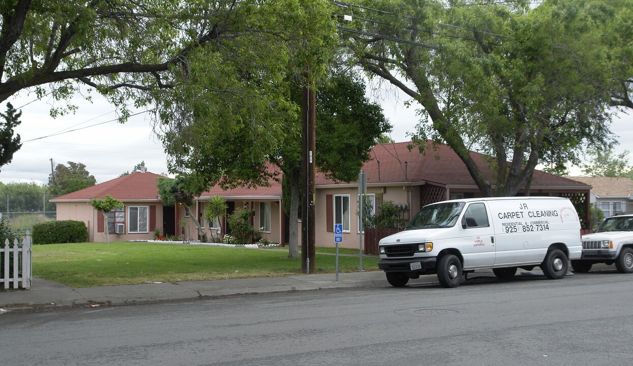 86 West Blvd in Pittsburg, CA - Building Photo