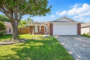 1012 Waterview Dr in Little Elm, TX - Building Photo