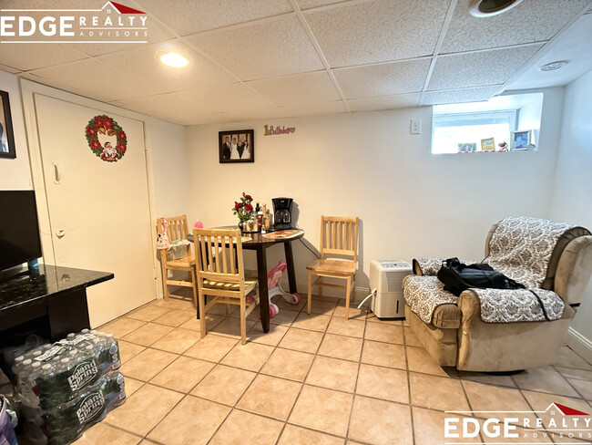 31 Hopedale St, Unit 1 in Boston, MA - Building Photo - Building Photo