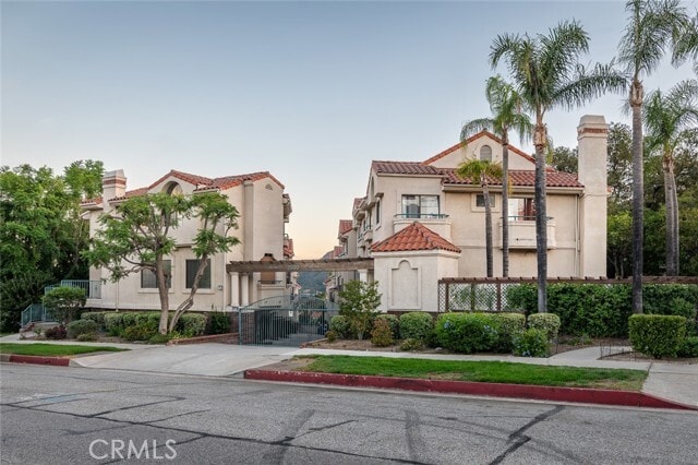 2930 Montrose Ave in Glendale, CA - Building Photo - Building Photo