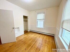 1 Folsom Ave, Unit 1 in Boston, MA - Building Photo - Building Photo