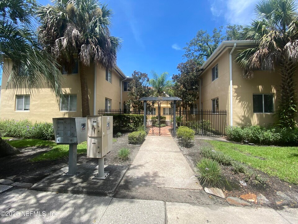2159 Riverside Ave in Jacksonville, FL - Foto de edificio