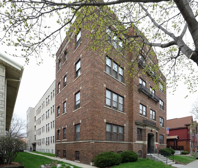 Tioga Apartments in Milwaukee, WI - Building Photo - Building Photo