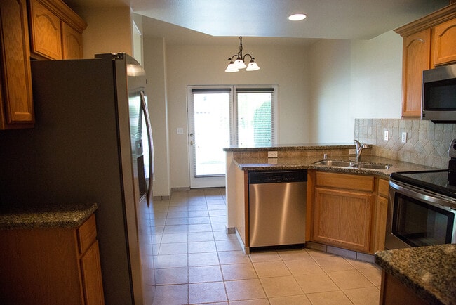 379 Columbia Point Dr in Richland, WA - Building Photo - Building Photo