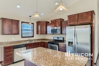 24796 Superior Dr in Rogers, MN - Foto de edificio - Building Photo