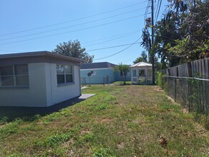 5117 Beacon Hill Dr in New Port Richey, FL - Foto de edificio - Building Photo