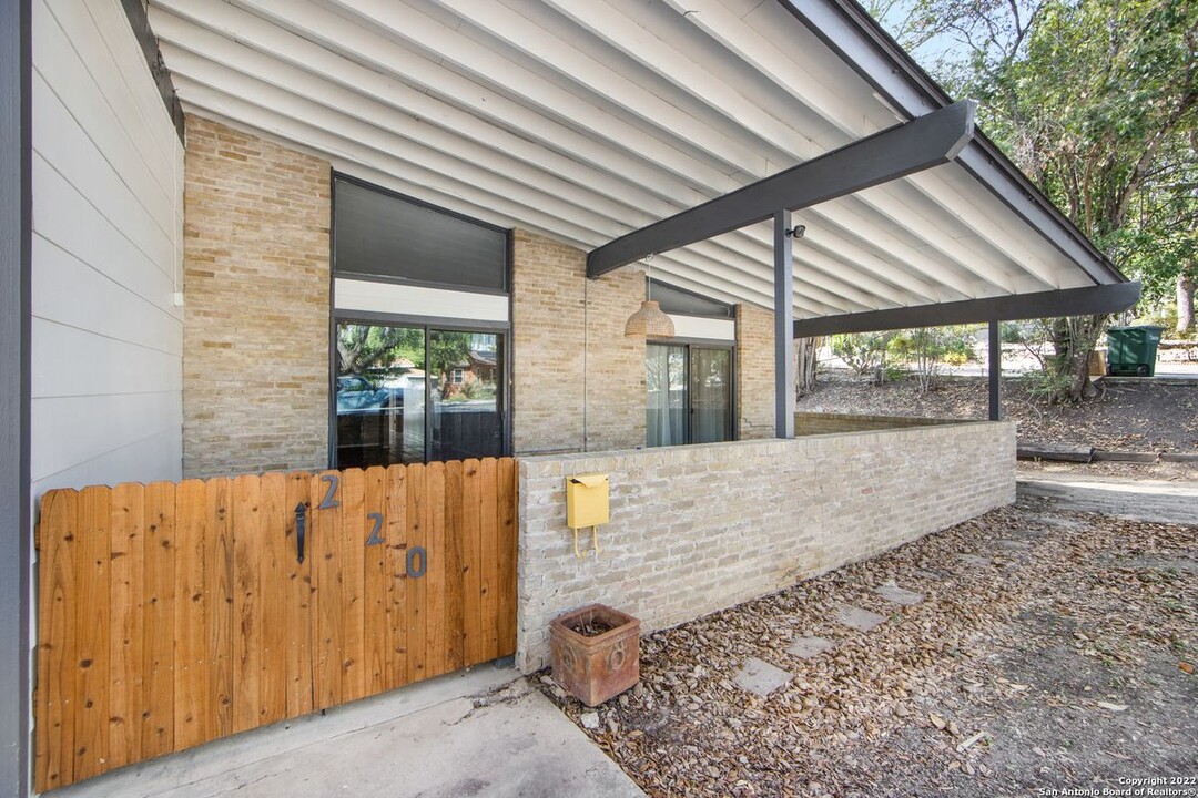 220 Blakeley Dr in San Antonio, TX - Building Photo