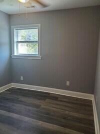 1607 Division St photo'