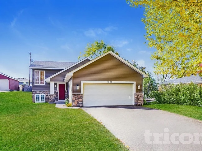 1525 Independence Ave N