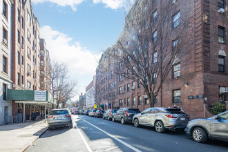 Co-Op in Jackson Heights, NY - Building Photo - Building Photo