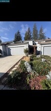 105 Via Cabrera Ln in Martinez, CA - Building Photo - Building Photo
