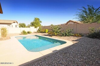 45233 W Jack Rabbit Trail in Maricopa, AZ - Foto de edificio - Building Photo