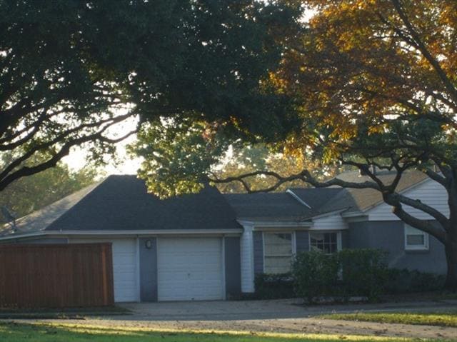 5503 Matalee Ave in Dallas, TX - Foto de edificio - Building Photo