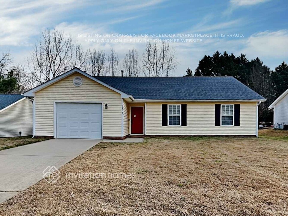 1620 Balfour Downs Cir in Fuquay Varina, NC - Building Photo