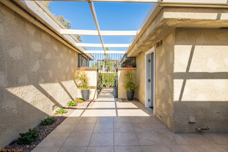 1182 Holly Oak Cir in Palm Springs, CA - Building Photo - Building Photo