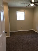 5300 May Cir, Unit B in Cross Lanes, WV - Building Photo - Building Photo