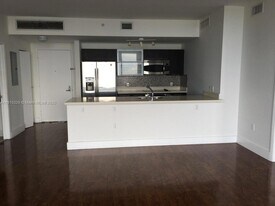 90 SW 3rd St, Unit 3608 in Miami, FL - Building Photo