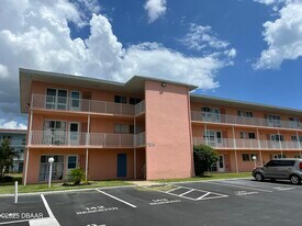 721 S Beach St in Daytona Beach, FL - Building Photo