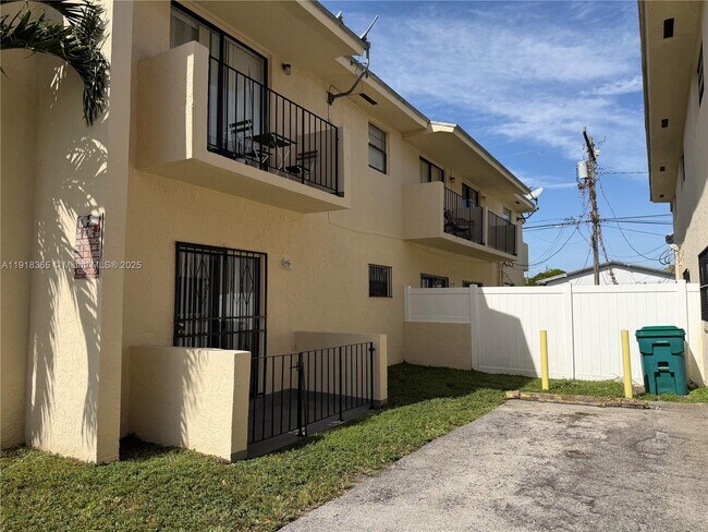 1 NW 61st Ave in Miami, FL - Building Photo - Building Photo