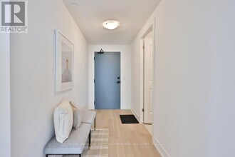 1063 Douglas McCurdy Cmn in Mississauga, ON - Building Photo - Building Photo