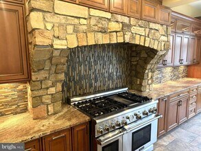 2054 Madrillon Rd in Vienna, VA - Building Photo - Building Photo