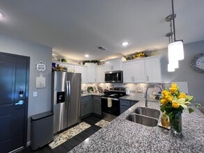 Silverleaf Apartments in Springfield, MO - Foto de edificio - Building Photo