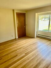 926 Old Buddington Rd, Unit 1st floor in Groton, CT - Building Photo - Building Photo