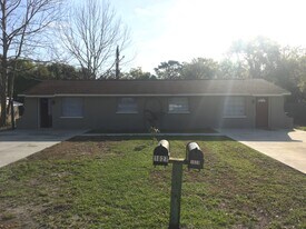 1027 Hagle Park Rd in Bradenton, FL - Building Photo