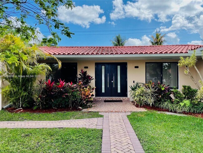 21235 NE 19th Ct in Miami, FL - Building Photo - Building Photo