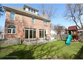 557 N County Line Rd in Hinsdale, IL - Building Photo - Building Photo